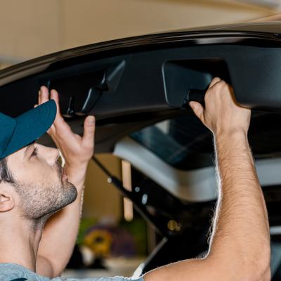 Hält die Klappe. Gasfeder. Hält die Klappe. Gasfeder.